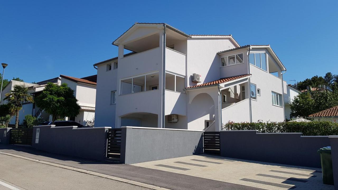 Apartmani Melanie Porec Bagian luar foto