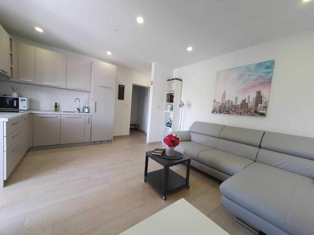Apartmani Melanie Porec Bagian luar foto