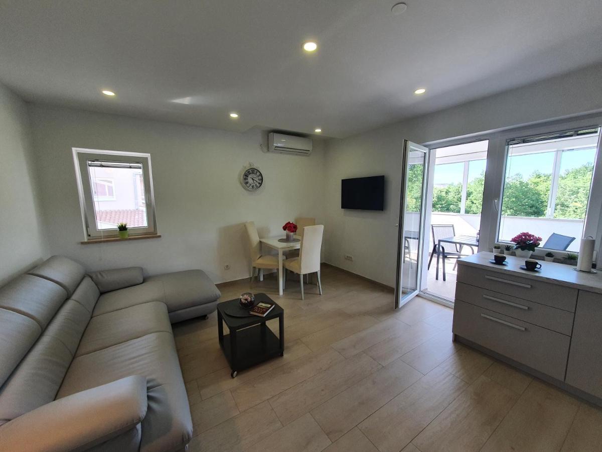 Apartmani Melanie Porec Bagian luar foto