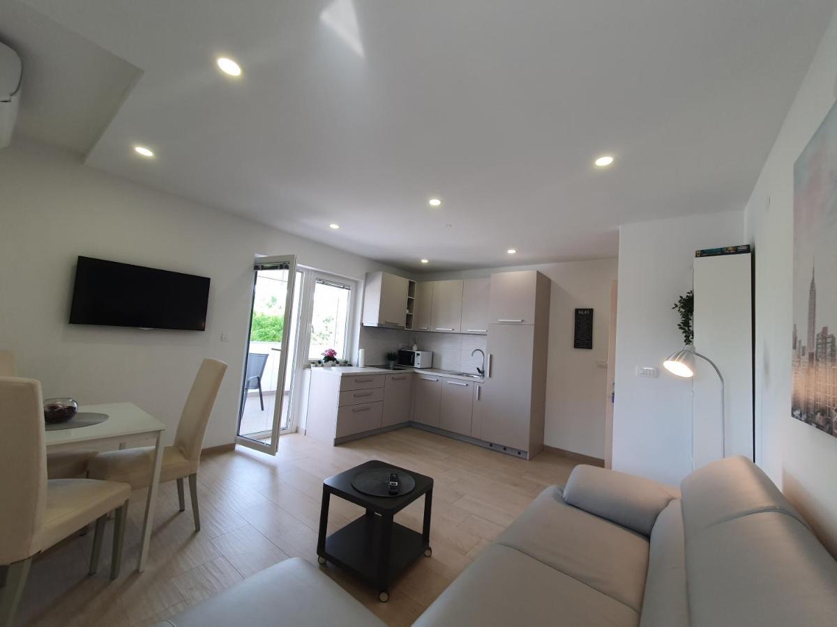 Apartmani Melanie Porec Bagian luar foto