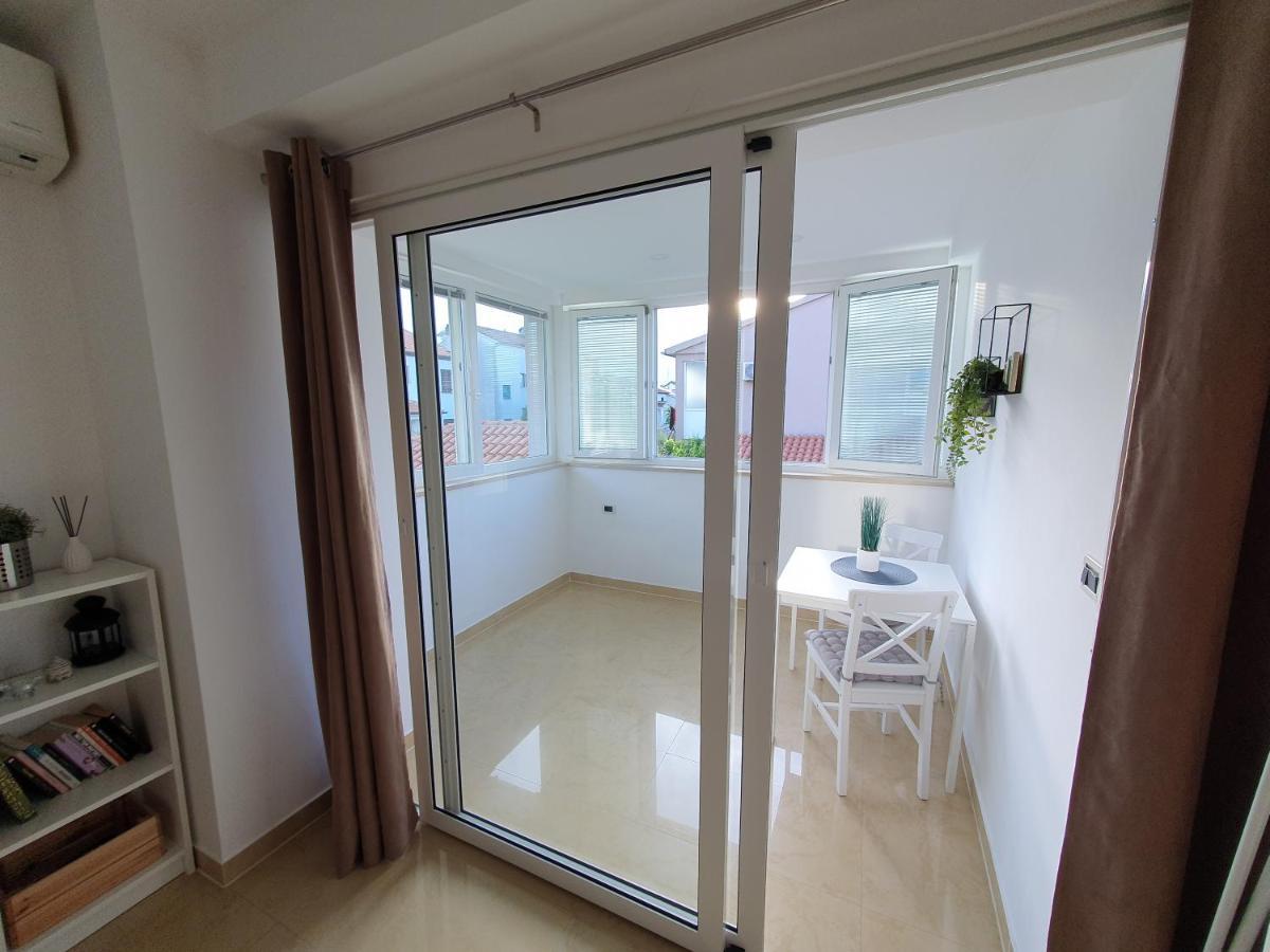 Apartmani Melanie Porec Bagian luar foto