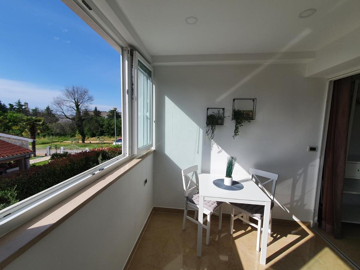 Apartmani Melanie Porec Bagian luar foto