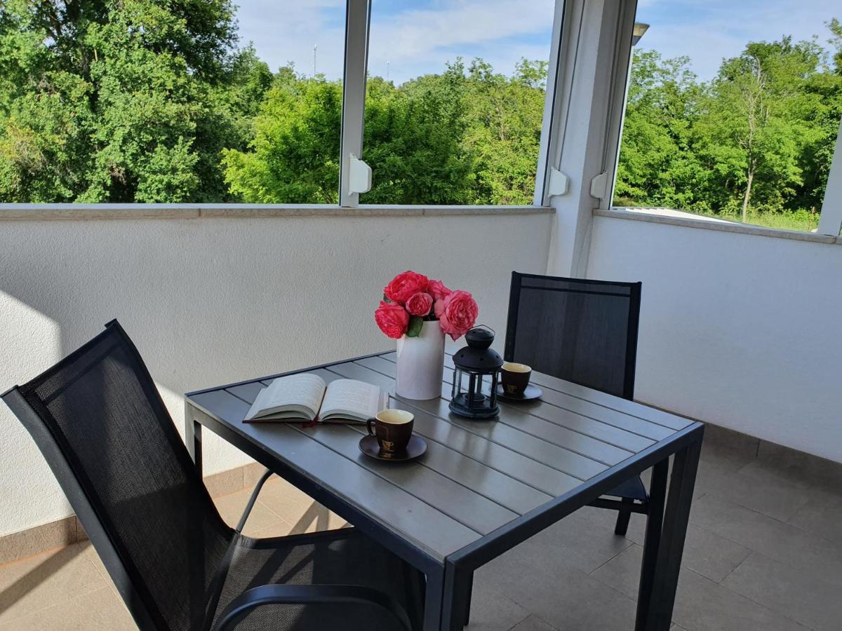 Apartmani Melanie Porec Bagian luar foto