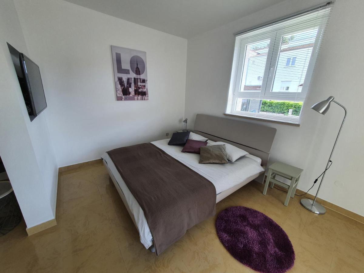 Apartmani Melanie Porec Bagian luar foto