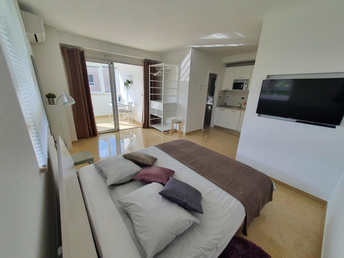 Apartmani Melanie Porec Bagian luar foto