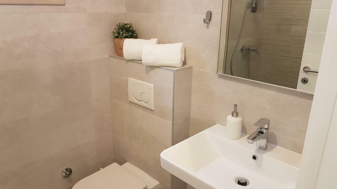 Apartmani Melanie Porec Bagian luar foto