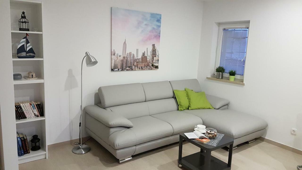 Apartmani Melanie Porec Bagian luar foto